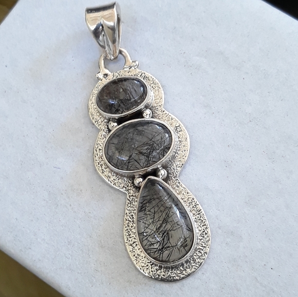 Black Tourmaline in Quartz Silver Pendant - Picture 4 of 4